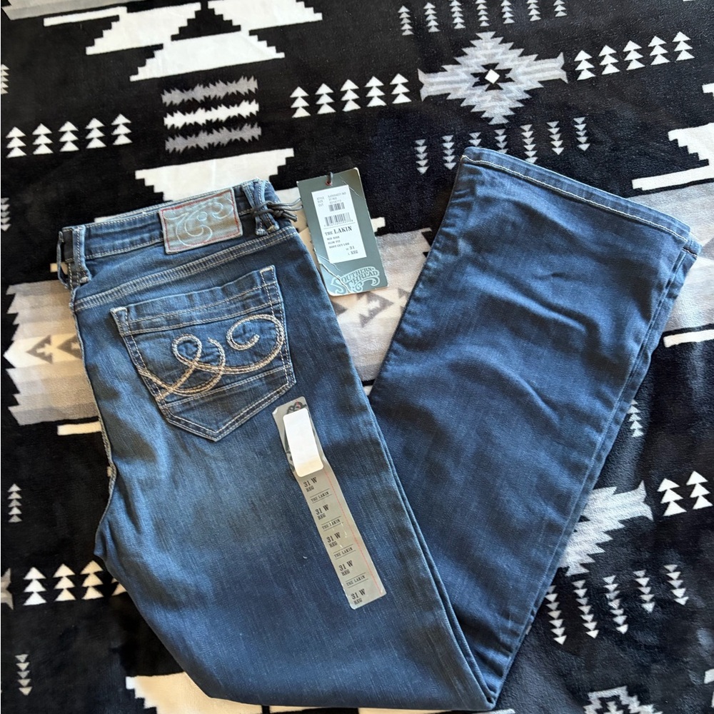 Women’s Boot Cut Jeans in Dark Blue with Embroidered Back Pocket